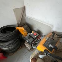 Spazzaneve a motore come nuovo