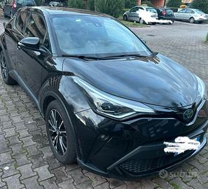 CHR 1.8 hybrid allestimento lounge