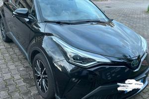 CHR 1.8 hybrid allestimento lounge