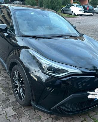 CHR 1.8 hybrid allestimento lounge