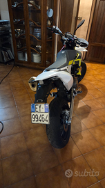 Husqvarna 701 Supermoto 2022 - depo (a libretto)