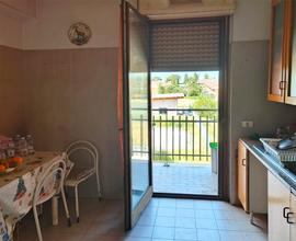 Appartamento con cantina e posto auto a Roma