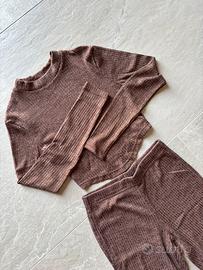 Completo maglia e pantaloni