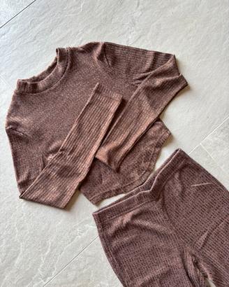 Completo maglia e pantaloni