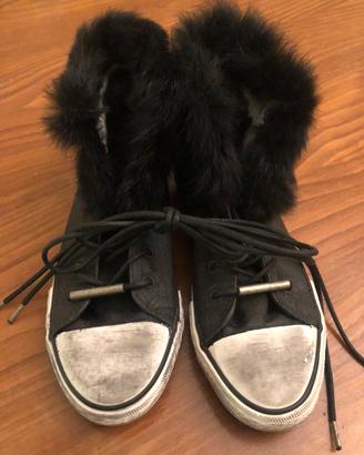 Scarpe Dioniso con pelo nuove