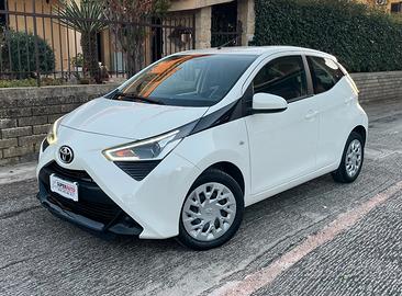 TOYOTA Aygo Connect 1.0 VVT-i 72CV X-BUSINESS