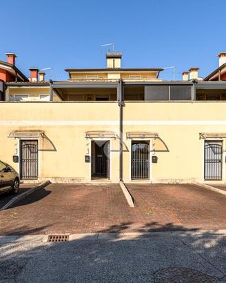 VILLA A SCHIERA A VICENZA
