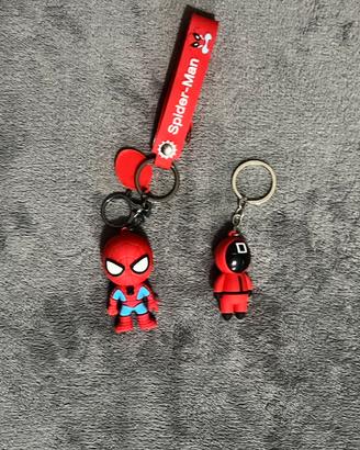 Lotto 2 portachiavi Spider-Man e Squid Game