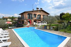COMPLESSO RESIDENZIALE CON PISCINA E VISTA LAGO S