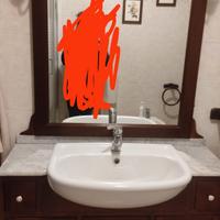 Mobile da bagno con accessori 