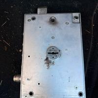 Serratura porta a doppia mappa