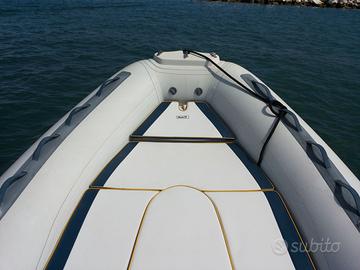 Gommone BWA serie America di m. 5,50 con motore