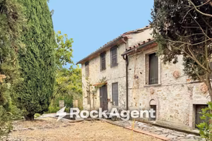 Rustico / Casale di 300 m² con più di 5 locali a L