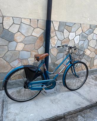 Bicicletta vintage blu da donna