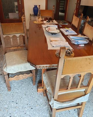 Tavolo da pranzo classico in legno con 6 sedie