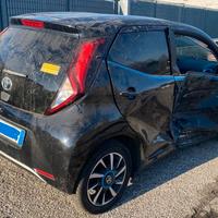 toyota aygo  serie 018 incidentata