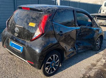 toyota aygo  serie 018 incidentata