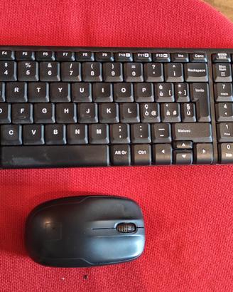 Tastiera e Mouse Wireless Logitech.