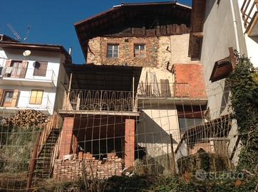 Casetta a schiera con giardino piu terreno