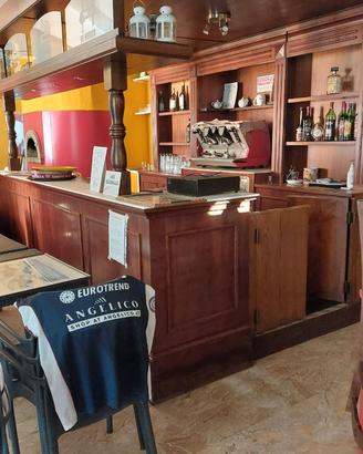 Forno a legna+bancone bar