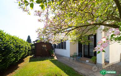 VILLA CON TAVERNA E BOX