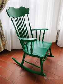 Sedia a dondolo in legno massello, stile classico