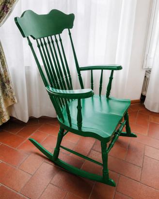 Sedia a dondolo in legno massello, stile classico