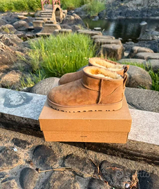 Stivaletti UGG  da donna in castagna EU 39