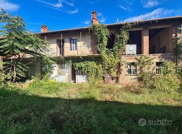 Casa indipendente a Pinerolo, 9 locali
