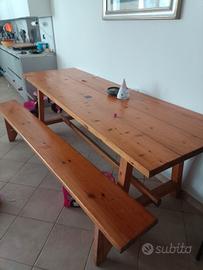 tavolo in legno massiccio con 2 panche