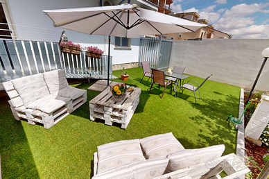 Casa Vacanze a San Cataldo. Camere con Giardino