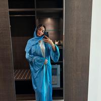 Abaya a tre pezzi blu & Bianco - Eleganza moderna.