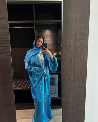 Abaya a tre pezzi blu & Bianco - Eleganza moderna.