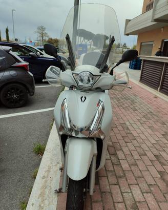Honda SH 150 bianco 