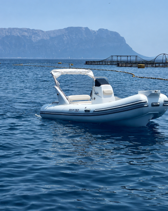 gommone bianco 5,70 motore 40 cavalli