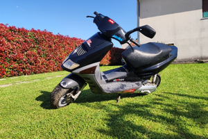 Aprilia SR 50 , 70, a liquido 1994 Chesterfield