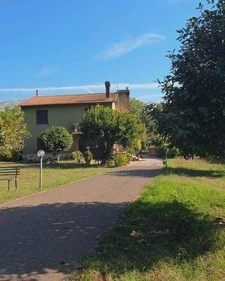 Villa di 250 m² con 5 locali e box auto doppio a C