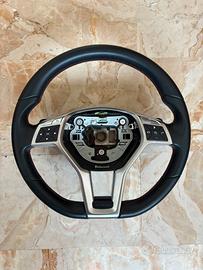 Volante Mercedes AMG “Flat Bottom” con palette