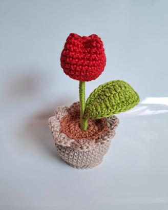 Tulipano all'uncinetto rosso, circa  13x6cm 