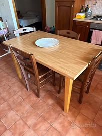 Tavolo compreso di sedie
