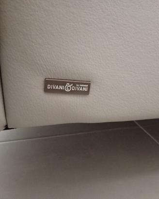 Divano in pelle di "Divani & Divani by Natuzzi"
