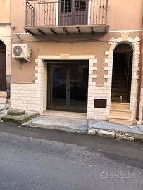 Palazzina di tre elevazione più garage