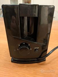 Tostapane con gatto nero