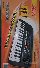 Tastiera elettronica a 32 tasti.Uso scolastico.