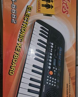 Tastiera elettronica a 32 tasti.Uso scolastico.