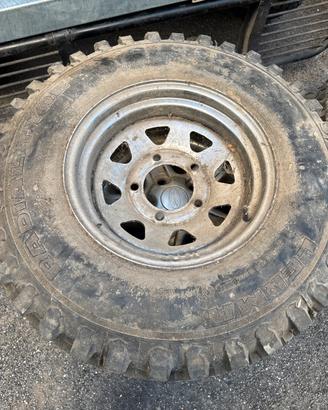 Cerchio tubless land rover defender  et20 gommato
