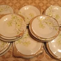 8 set di piatti nuovi ancora imballati