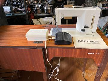 Macchina da cucire Necchi 565