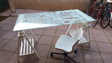 scrivania Ikea e sedia