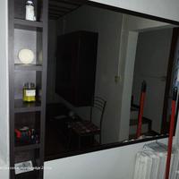 sala mobiletti e tavolo con sedie 